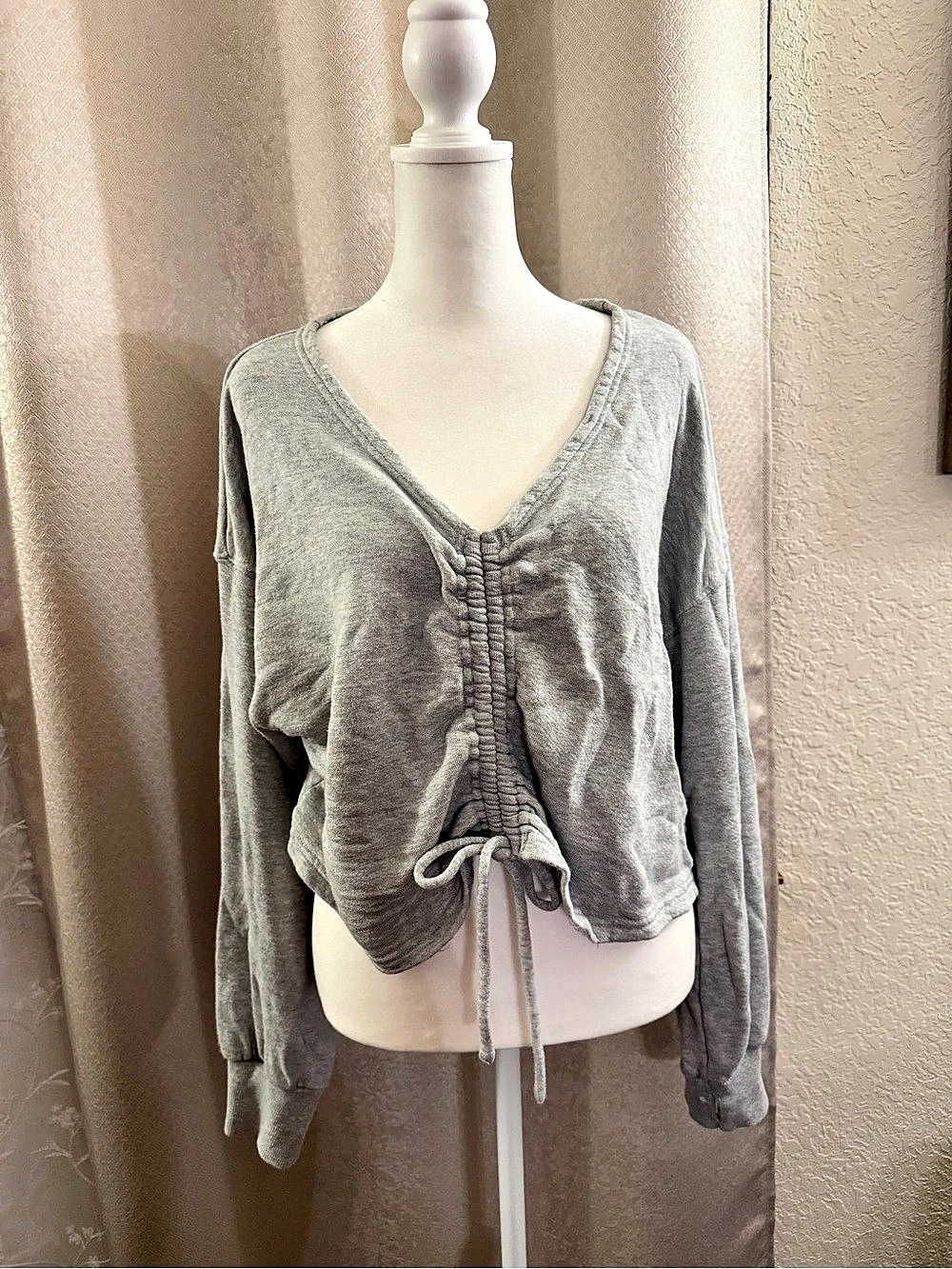 Aerie Gray Cropped Ruched Long Sleeve Top